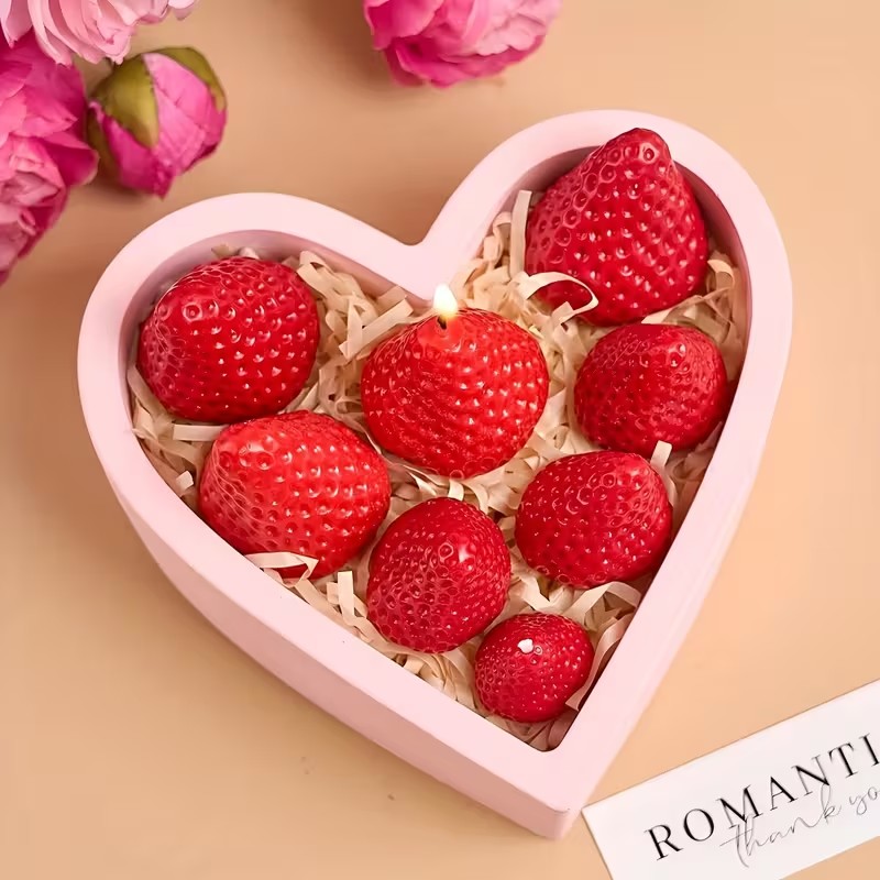 Strawberry Silicone Candle Mol - огляд і ціна Soap Making Ins